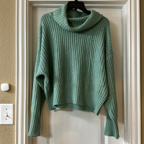 ELAN Cowl Neck Sweater *Light Green Chunky but light * Medium - Picture 3 of 9